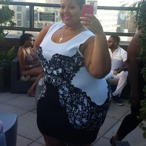Sleevless black and white dress